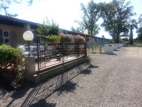 Motel La Croque Sel การ์กาซอน ภายนอก รูปภาพ